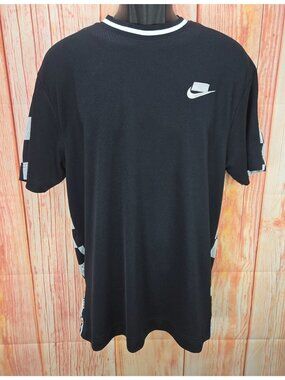Nike Men's NSW Black Checkered T-Shirt Size Small